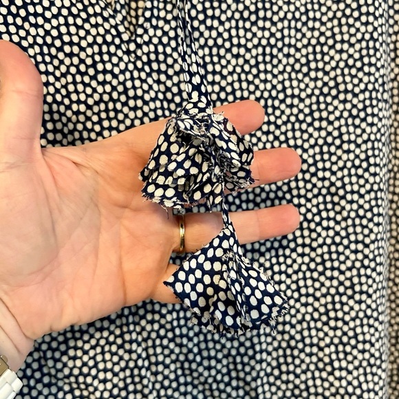 Vineyard Vines Navy and White Sleeveless Blouse - Picture 3 of 4